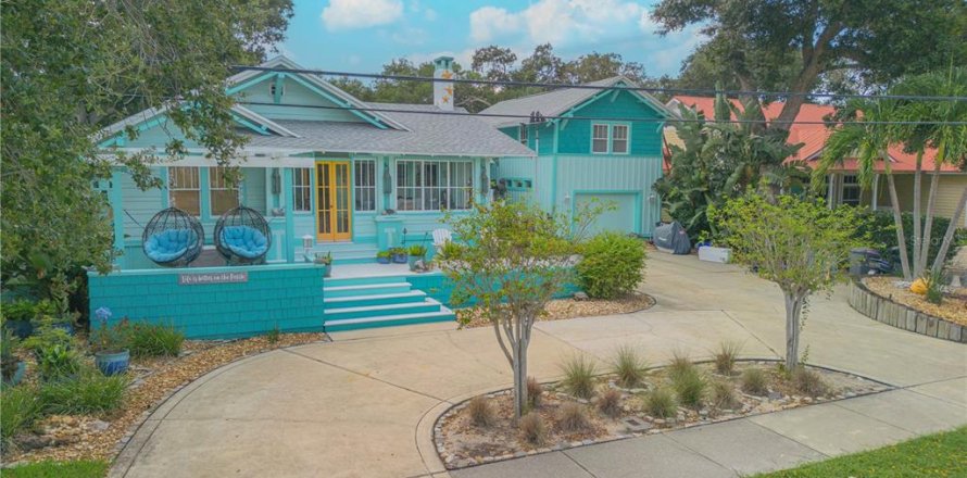 House in New Smyrna Beach, Florida 3 bedrooms, 195.09 sq.m. № 1342426