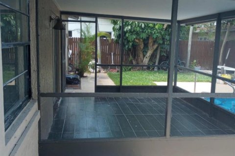 Villa ou maison à vendre à North Lauderdale, Floride: 3 chambres, 120.68 m2 № 2146953 - photo 24