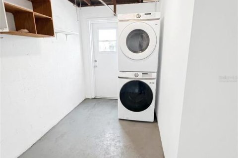 Снять в аренду виллу или дом в Нью-Порт-Ричи, Флорида 3 комнаты, 86.96м2, № 2109628 - фото 8