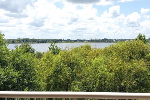 Condo in Orlando, Florida, 3 bedrooms  № 1885189 - photo 1
