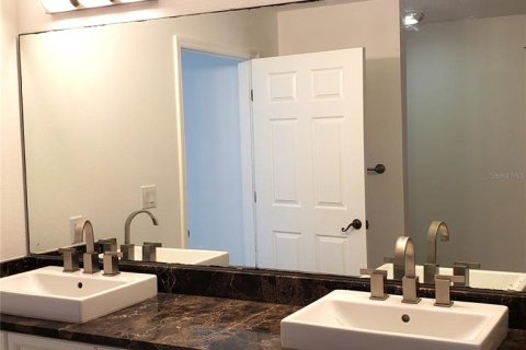 Condo in Orlando, Florida, 3 bedrooms  № 1885189 - photo 16