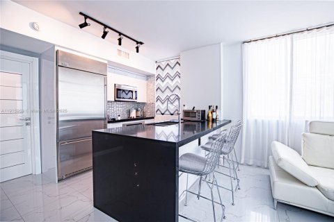 Снять в аренду квартиру в Майами, Флорида 2 спальни, 102.19м2, № 1970602 - фото 13