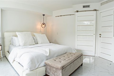 Снять в аренду квартиру в Майами, Флорида 2 спальни, 102.19м2, № 1970602 - фото 6