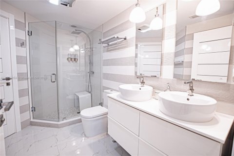 Снять в аренду квартиру в Майами, Флорида 2 спальни, 102.19м2, № 1970602 - фото 17