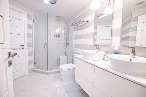 Снять в аренду квартиру в Майами, Флорида 2 спальни, 102.19м2, № 1970602 - фото 12