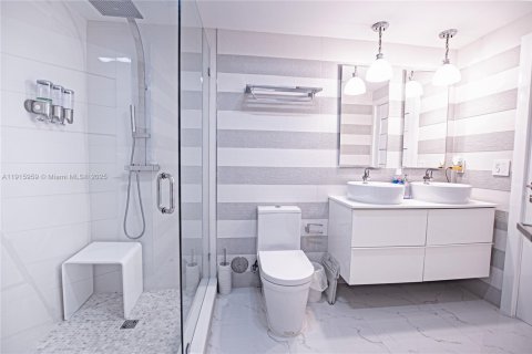 Снять в аренду квартиру в Майами, Флорида 2 спальни, 102.19м2, № 1970602 - фото 18