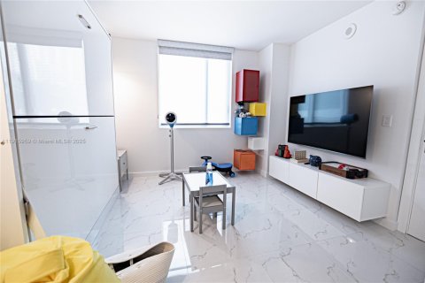 Снять в аренду квартиру в Майами, Флорида 2 спальни, 102.19м2, № 1970602 - фото 16