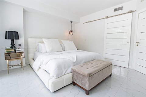 Снять в аренду квартиру в Майами, Флорида 2 спальни, 102.19м2, № 1970602 - фото 22