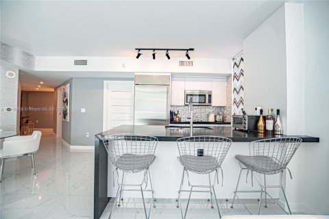 Снять в аренду квартиру в Майами, Флорида 2 спальни, 102.19м2, № 1970602 - фото 23