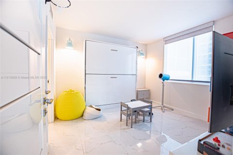 Снять в аренду квартиру в Майами, Флорида 2 спальни, 102.19м2, № 1970602 - фото 11