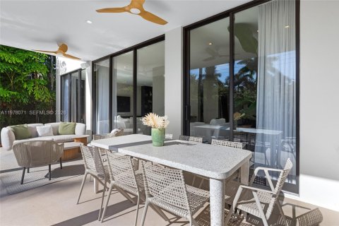 Casa en venta en Miami Beach, Florida, 4 dormitorios, 336.58 m2 № 2058585 - foto 21