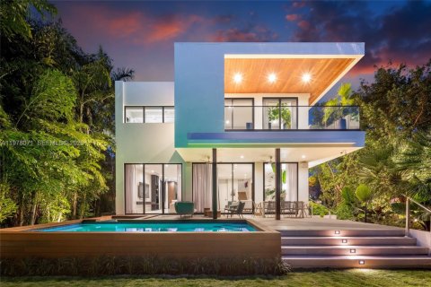 Casa en Miami Beach, Florida 4 dormitorios, 336.58 m2 № 2058585