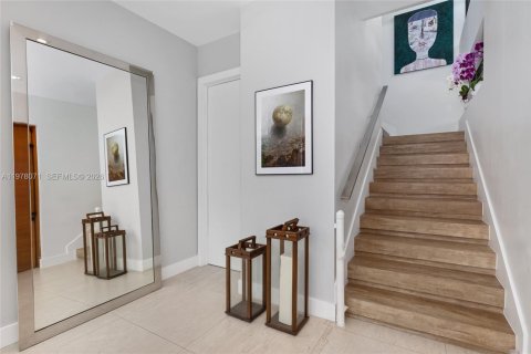 Casa en venta en Miami Beach, Florida, 4 dormitorios, 336.58 m2 № 2058585 - foto 25