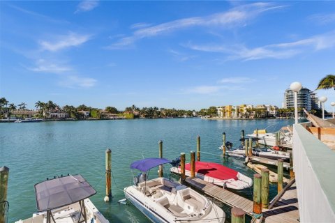 Condo in Miami Beach, Florida, 1 bedroom  № 1891595 - photo 21