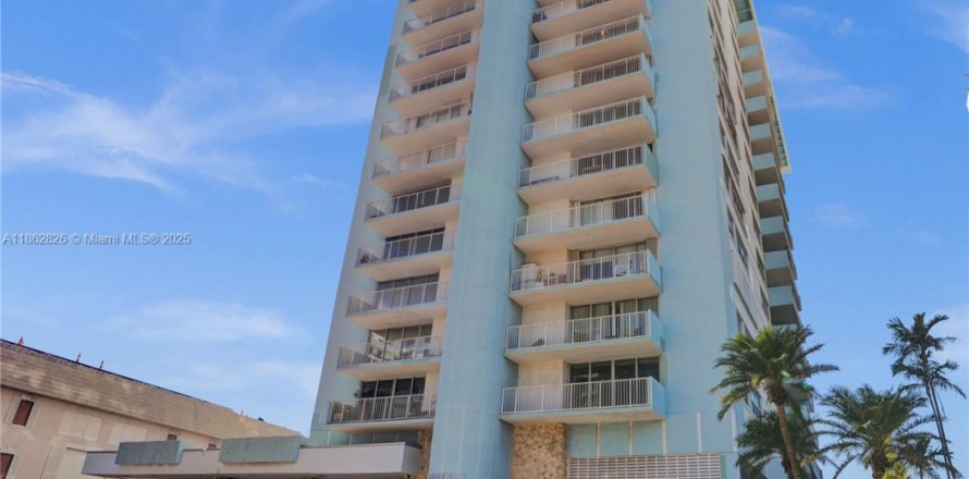 Condo in Miami Beach, Florida, 1 bedroom  № 1891595