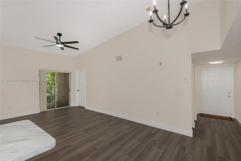 Condo in Davie, Florida, 2 bedrooms  № 1951219 - photo 4