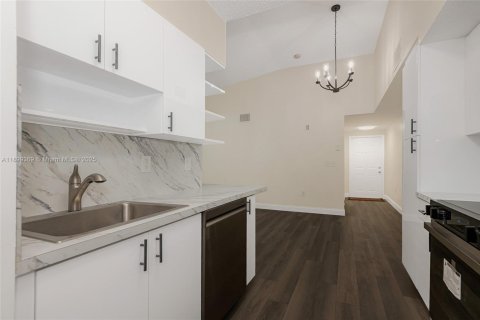 Condo in Davie, Florida, 2 bedrooms  № 1951219 - photo 12