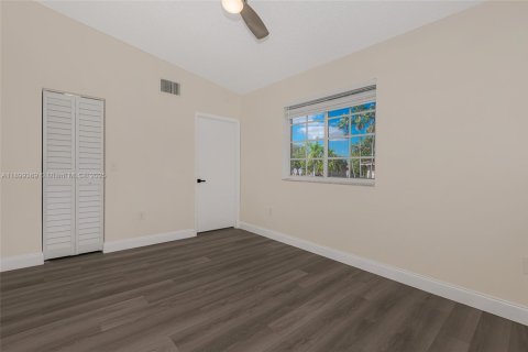 Condo in Davie, Florida, 2 bedrooms  № 1951219 - photo 15