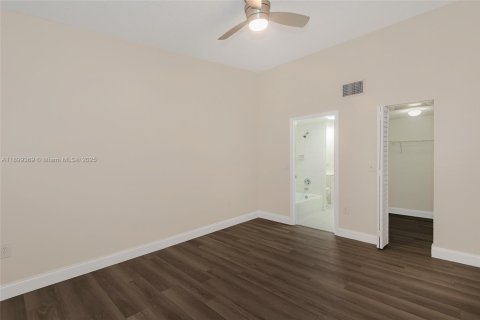 Condo in Davie, Florida, 2 bedrooms  № 1951219 - photo 22