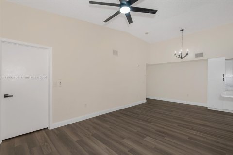 Condo in Davie, Florida, 2 bedrooms  № 1951219 - photo 5
