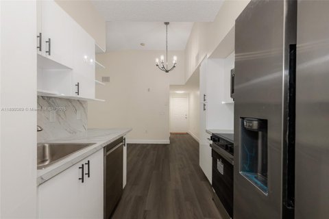 Condo in Davie, Florida, 2 bedrooms  № 1951219 - photo 11