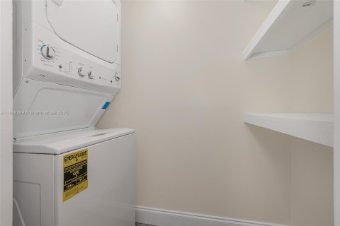 Condo in Davie, Florida, 2 bedrooms  № 1951219 - photo 13