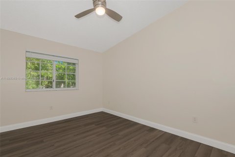 Condo in Davie, Florida, 2 bedrooms  № 1951219 - photo 19