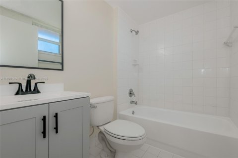 Condo in Davie, Florida, 2 bedrooms  № 1951219 - photo 18