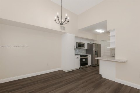 Condo in Davie, Florida, 2 bedrooms  № 1951219 - photo 7