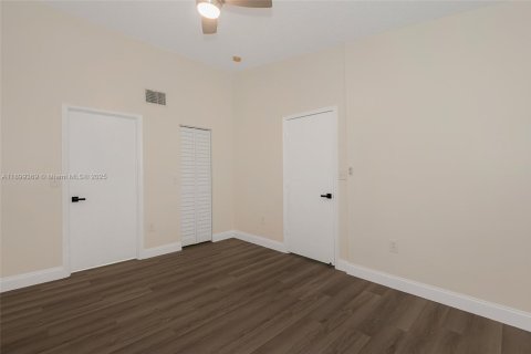 Condo in Davie, Florida, 2 bedrooms  № 1951219 - photo 21