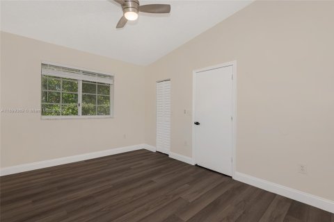 Condo in Davie, Florida, 2 bedrooms  № 1951219 - photo 16
