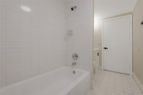 Condo in Davie, Florida, 2 bedrooms  № 1951219 - photo 25