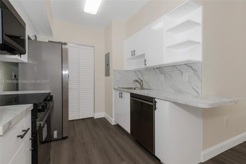 Condo in Davie, Florida, 2 bedrooms  № 1951219 - photo 10