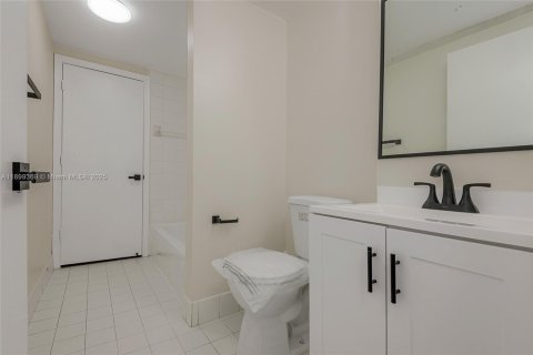Condo in Davie, Florida, 2 bedrooms  № 1951219 - photo 24