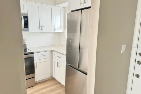 Condo in Orlando, Florida, 2 bedrooms  № 1820611 - photo 15