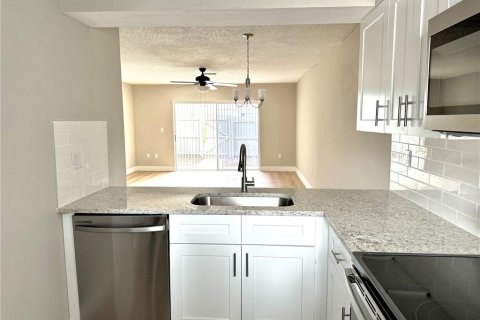 Condo in Orlando, Florida, 2 bedrooms  № 1820611 - photo 14