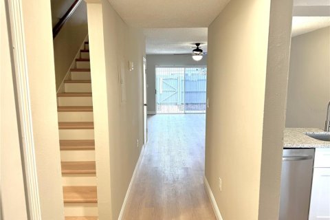 Condo in Orlando, Florida, 2 bedrooms  № 1820611 - photo 3