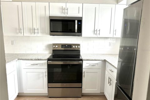 Condo in Orlando, Florida, 2 bedrooms  № 1820611 - photo 12