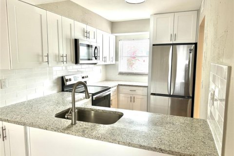 Condo in Orlando, Florida, 2 bedrooms  № 1820611 - photo 11