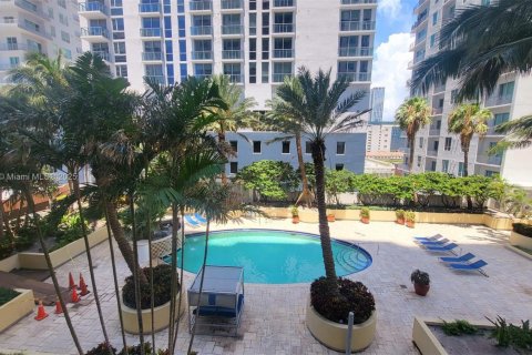Condo in Miami, Florida, 1 bedroom  № 1877527 - photo 19