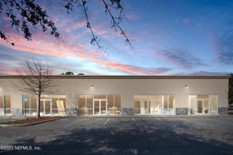 Propiedad comercial en alquiler en Jacksonville, Florida, 301.93 m2 № 766392 - foto 1