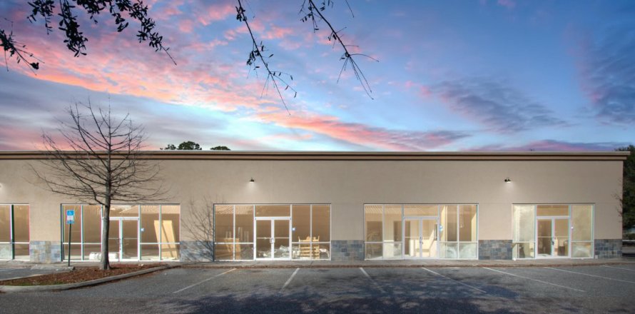 Propiedad comercial en Jacksonville, Florida 301.93 m2 № 766392