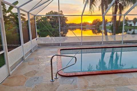 Casa en venta en Pembroke Pines, Florida, 4 dormitorios, 257.9 m2 № 1582932 - foto 3