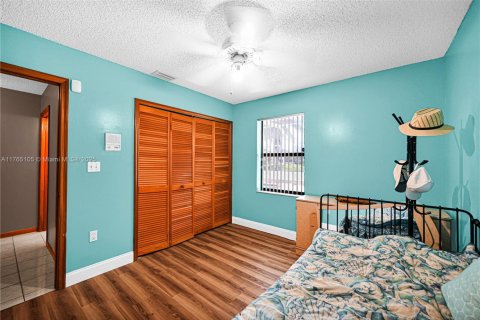 Casa en venta en Pembroke Pines, Florida, 4 dormitorios, 257.9 m2 № 1582932 - foto 29