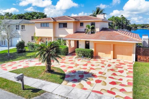 Casa en venta en Pembroke Pines, Florida, 4 dormitorios, 257.9 m2 № 1582932 - foto 2