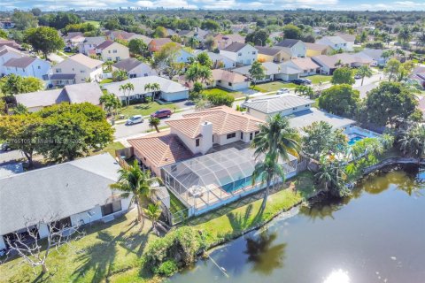 Casa en venta en Pembroke Pines, Florida, 4 dormitorios, 257.9 m2 № 1582932 - foto 8