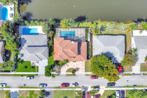 Casa en venta en Pembroke Pines, Florida, 4 dormitorios, 257.9 m2 № 1582932 - foto 5