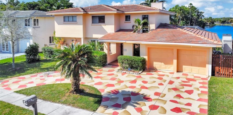 Casa en Pembroke Pines, Florida 4 dormitorios, 257.9 m2 № 1582932