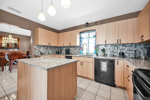 Casa en venta en Pembroke Pines, Florida, 4 dormitorios, 257.9 m2 № 1582932 - foto 20