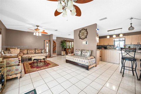 Casa en venta en Pembroke Pines, Florida, 4 dormitorios, 257.9 m2 № 1582932 - foto 16